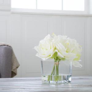 imageLilies Floral Centerpiece  Five CreamColored Lily Blossoms in a Clear Glass Bowl with Fake Water  Artificial Flowers in Vase by Pure Garden Cream85
